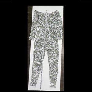 Fashion Nova
jumpsuit/Romper